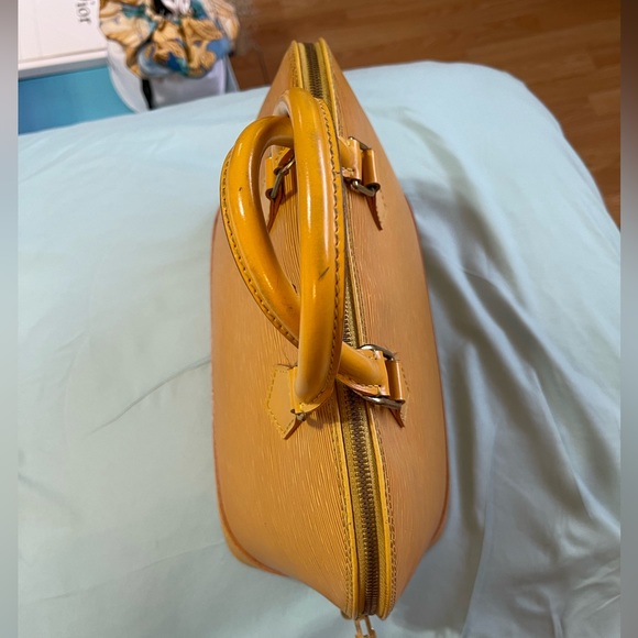 Vuitton Yellow Epi Leather Alma Bag - Picture 5 of 17